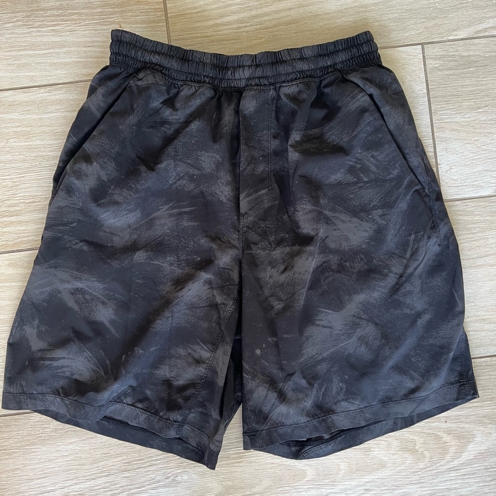 Lululemon Pacebreaker Mens Small Black Patterned Shorts 9”
